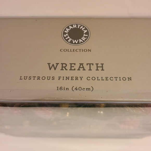Wreath Martha Stewart Lustous Finery Collection 38"round x 4" thick - Picture 3 of 8